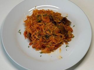 Капуста тушкована з грибами (200g)