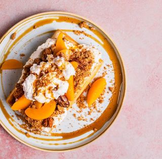 gofr z brzoskwiniami i lodami