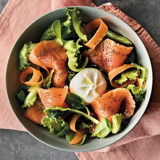 Insalatona salmone e burrata