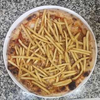 Pomodoro, mozzarella fiordilatte, kebab e patatine fritte