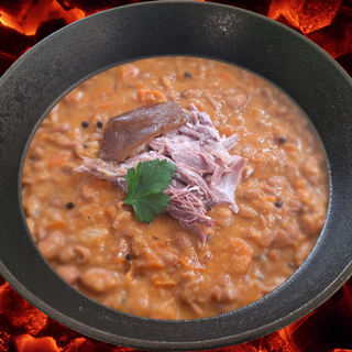 Ceaun ardelenesc de fasole cu ciolan afumat