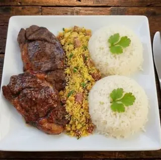 Filé com Arroz e Farofa  2 Pessoas