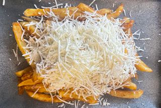 Пържени картофи със сирене