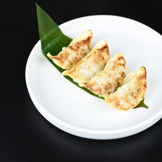 12 Chicken gyoza