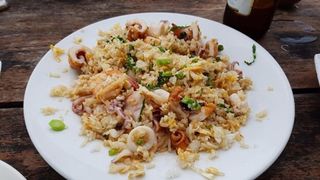 Riso saltato con frutti di mare