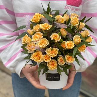 კრემისფერი სპრეი ვარდი xs box