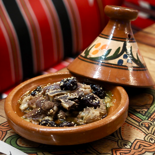 34. Tajin de cordero con ciruelas