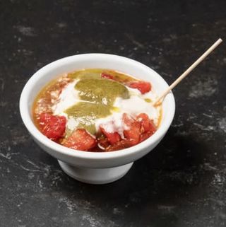 Tartar de tomate con burrata y pesto verde