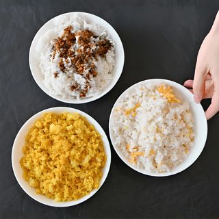 Pirinač sa povrćem i jajima u soja sosu