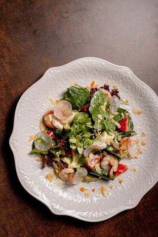 Салат с креветками и авокадо