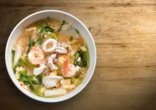 Zuppa con frutti di mare