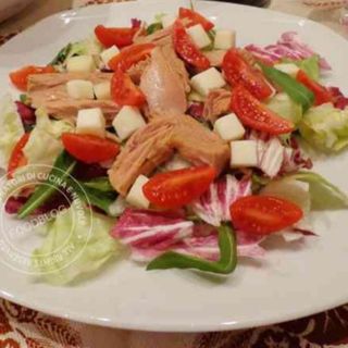 Insalata mista con tonno