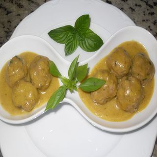 Albóndigas salsa de almendra (8 Uds.)