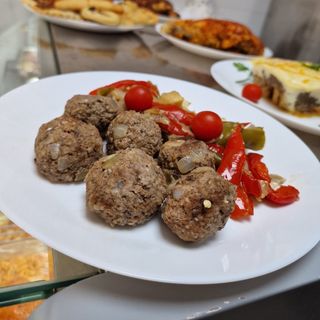 Albóndigas Caseras De Ternera Al Estilo Suher Con Verdura