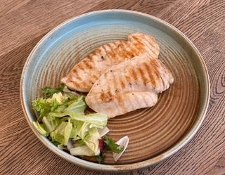 PIEPT DE PUI LA GRĂTAR | 240GR / 263KCAL | 