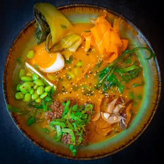 Curry Ramen z wołowiną karmelizowaną w jabłkach