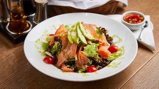 Salata sa lososom