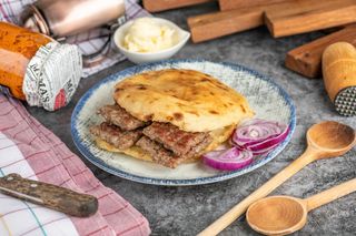 Veliki ćevapi u somunu banjalučki