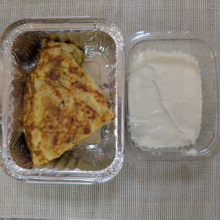 Tortilla de patatas con alioli