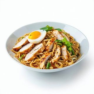 Fideos Tailandeses De Pollo Con Huevo