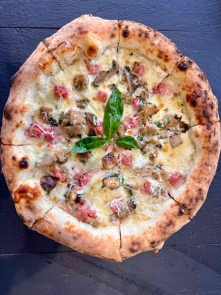 Pizza Salsiccia e Funghi