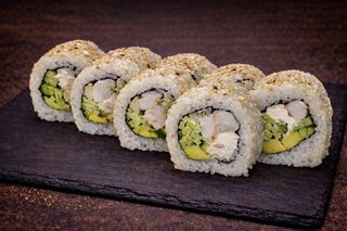 Каліфорнія в кунжуті з креветкою