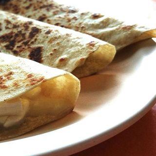 Quesadillas De Pollo Y Queso (2 Uds.)