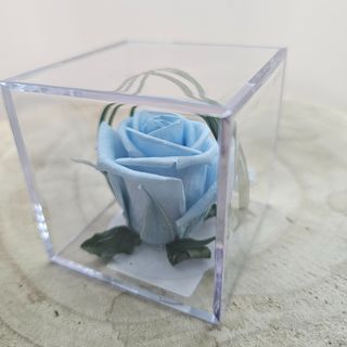 Cubo con rosa ETERNA AZUL BEBE