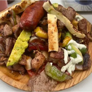Parrilla Venezolana Con Yuca (Para 2 Personas)