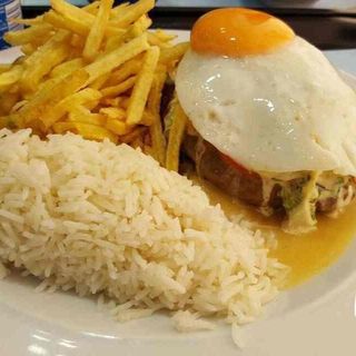 Hambúrguer c/ Ovo à Repuxo
