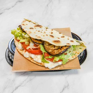 Piada prosciutto crudo di Parma , squacquerone e rucola