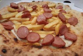 Würstel e patatine