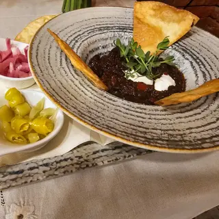 Chilly con carne cu tortilla prăjită