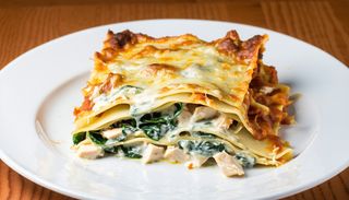 Лазаня с пилешко месо и спанак