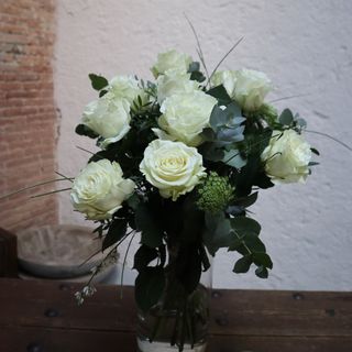 Ramo 12 Rosas blancas San Valentín 