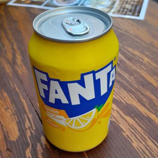 Fanta Limón lata 330ml.