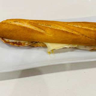 Bocadillo De Lomo Y Queso