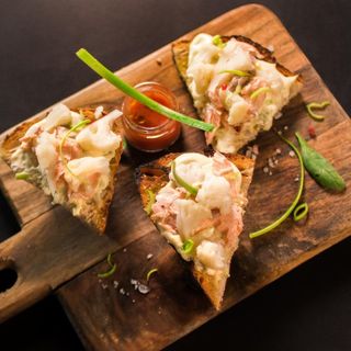 Чикети със сьомга, праз и карфиол