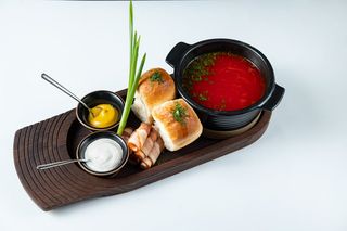 Борщ з пампушками та салом (400/50/50/70г)