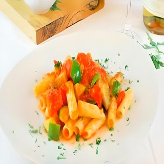 Rigatoni Con Tomate Y Verduras