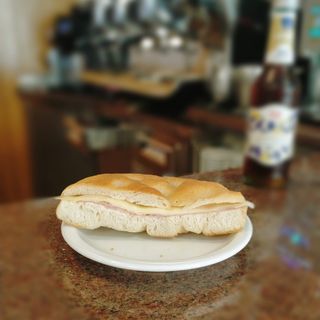 Focaccia cotto e fontina