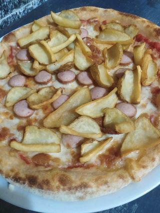 Würstel e patatine