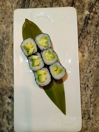 251 Hosomaki con avocado - 6 pezzi
