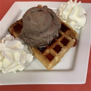 Gofre Con Helado, Sirope y Nata