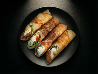 Млинці з лососем та кремом з авокадо (200g)