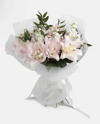 Ramo Lilies