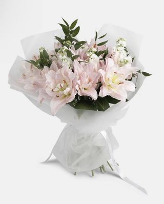 Ramo Lilies