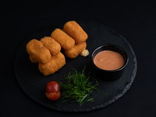 Сир фрі  з соусом/Fried cheese with sauce (200g)