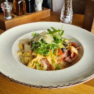 Pikantne taljatele sa pršutom