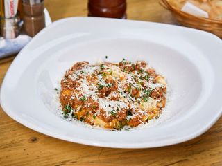 Domaće njoke u crvenom ragu sosu